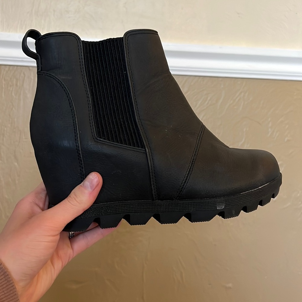 Women’s size 8 boots